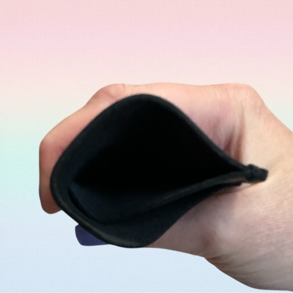 🦄 PLG AP Minimalist Wallet in Smooth Black! - Picture 3 of 4